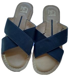 New Directions Sandals 8 Black Trumpet Slides Criss Cross Strappy Slip On Womens